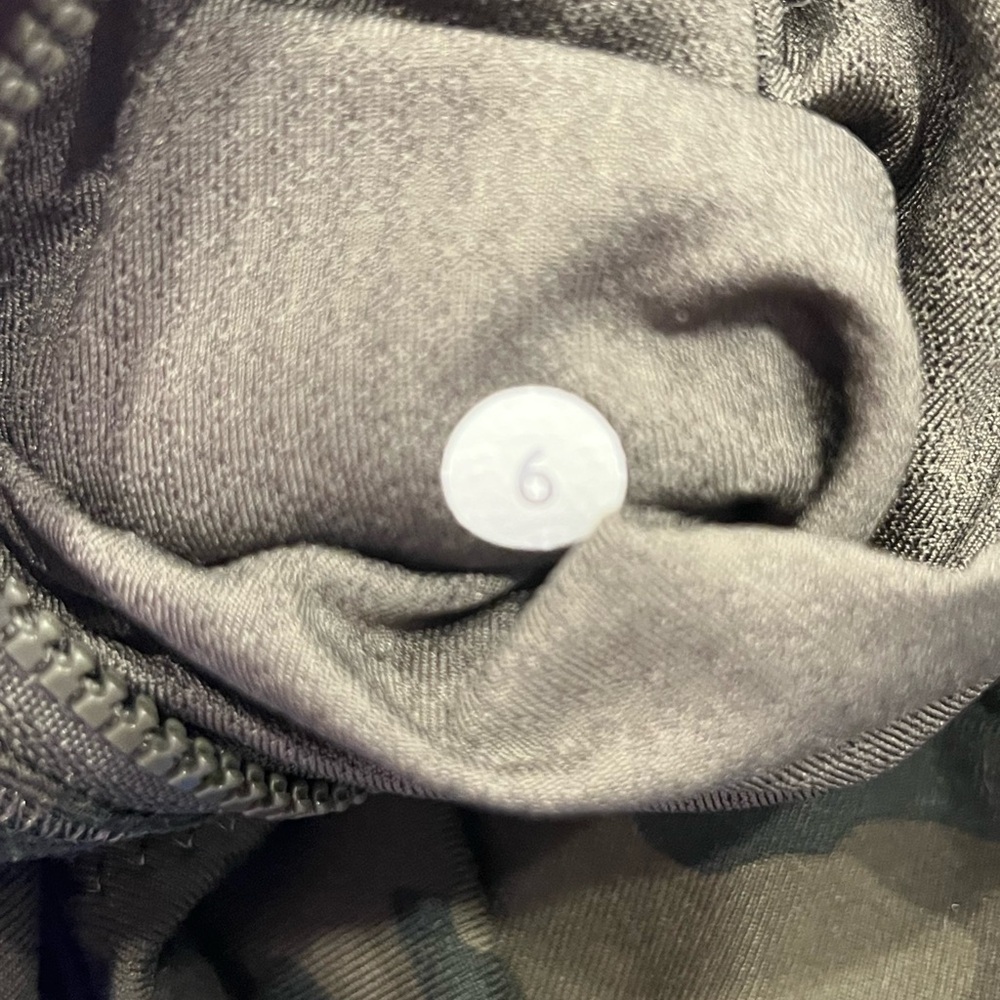 LULULEMON Camo‎ Forme Jacket - Picture 4 of 4